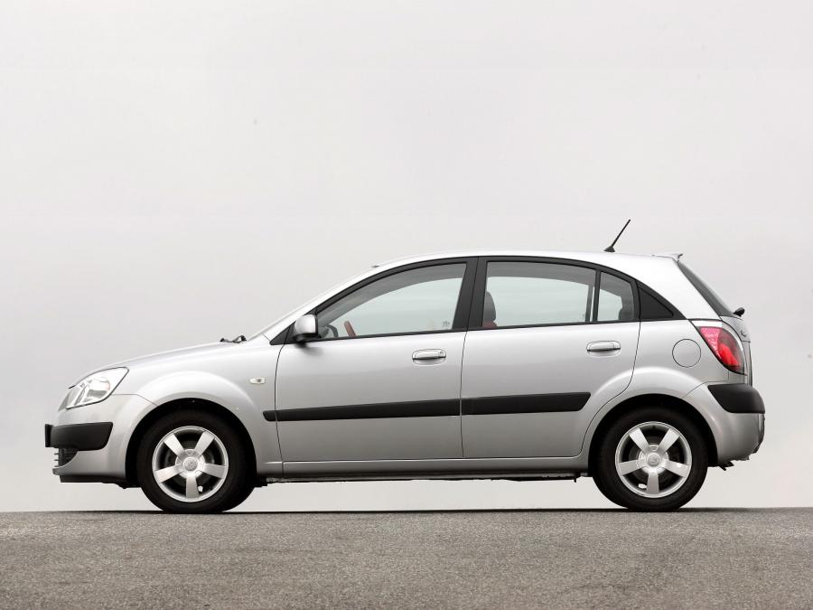  Kia Rio Hatchback 2005 года  (фото 37 из 39)